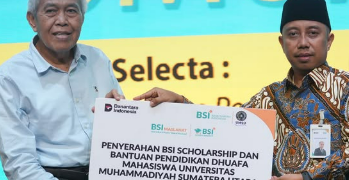 BSI Serahkan Beasiswa Rp274,64 Juta untuk Mahasiswa UMSU pada Kuliah Umum Capita Selecta
