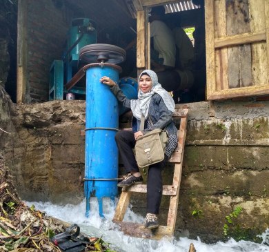 Dari Motor Bekas hingga Kotoran Sapi, Rimbawati Kembangkan Energi Terbarukan untuk Masyarakat