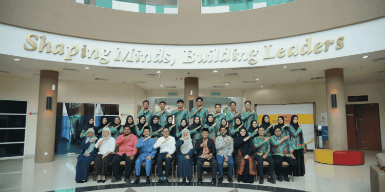Rektor UMSU Tutup Kegiatan AKEPT 2026 di Malaysia, 26 Tendik UMSU Akhiri Pelatihan Kepemimpinan